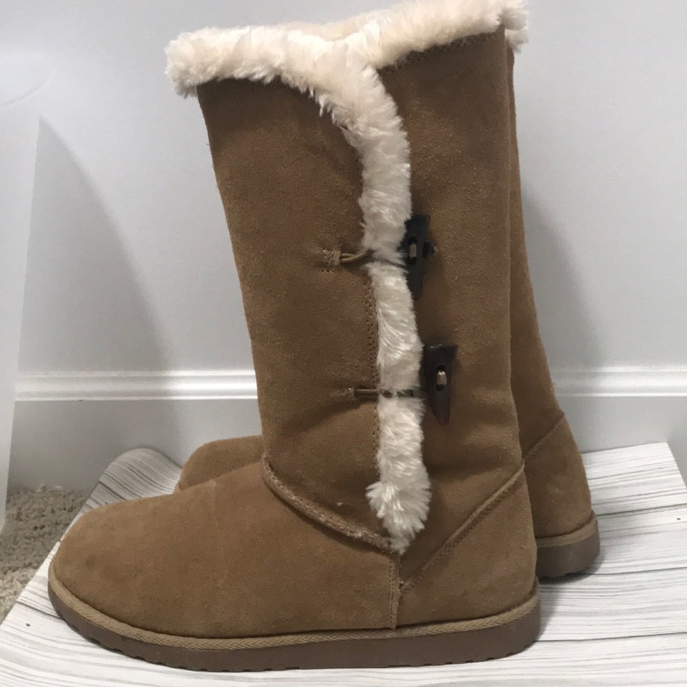 Size 9 womens fuzzy boots